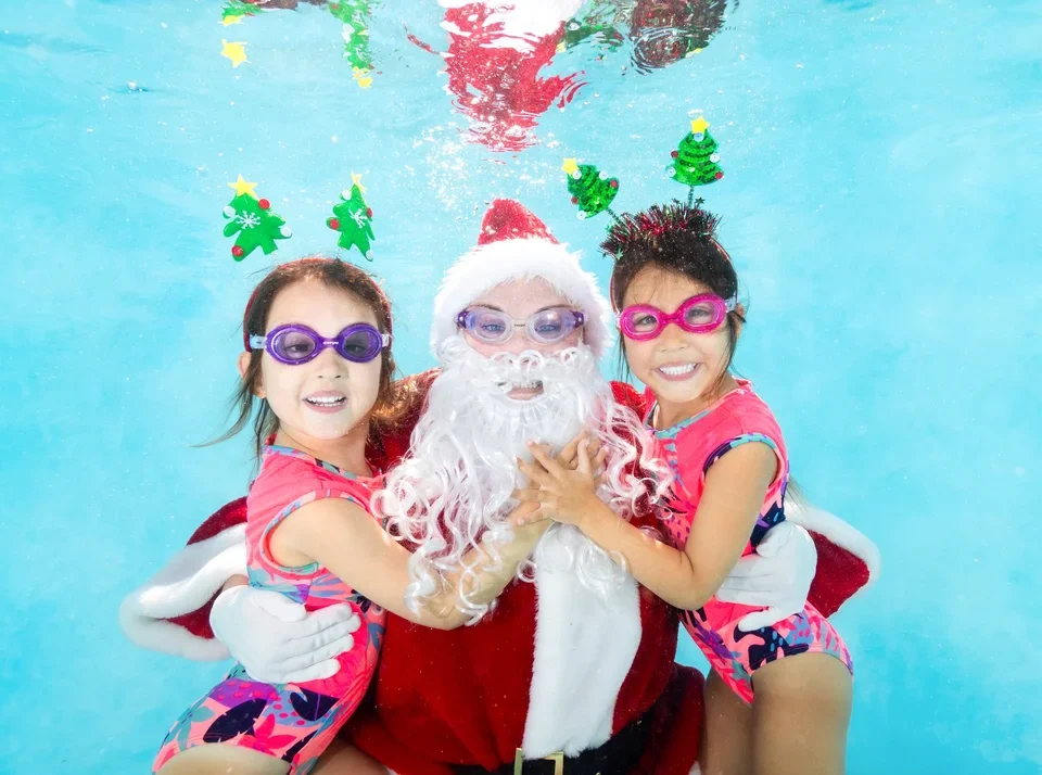 Under water photos with Santa in Scottsdale
